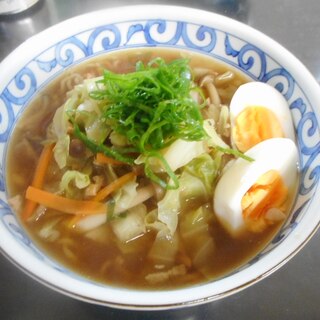 豚肉とキャベツの野菜たっぷり醤油ラーメン